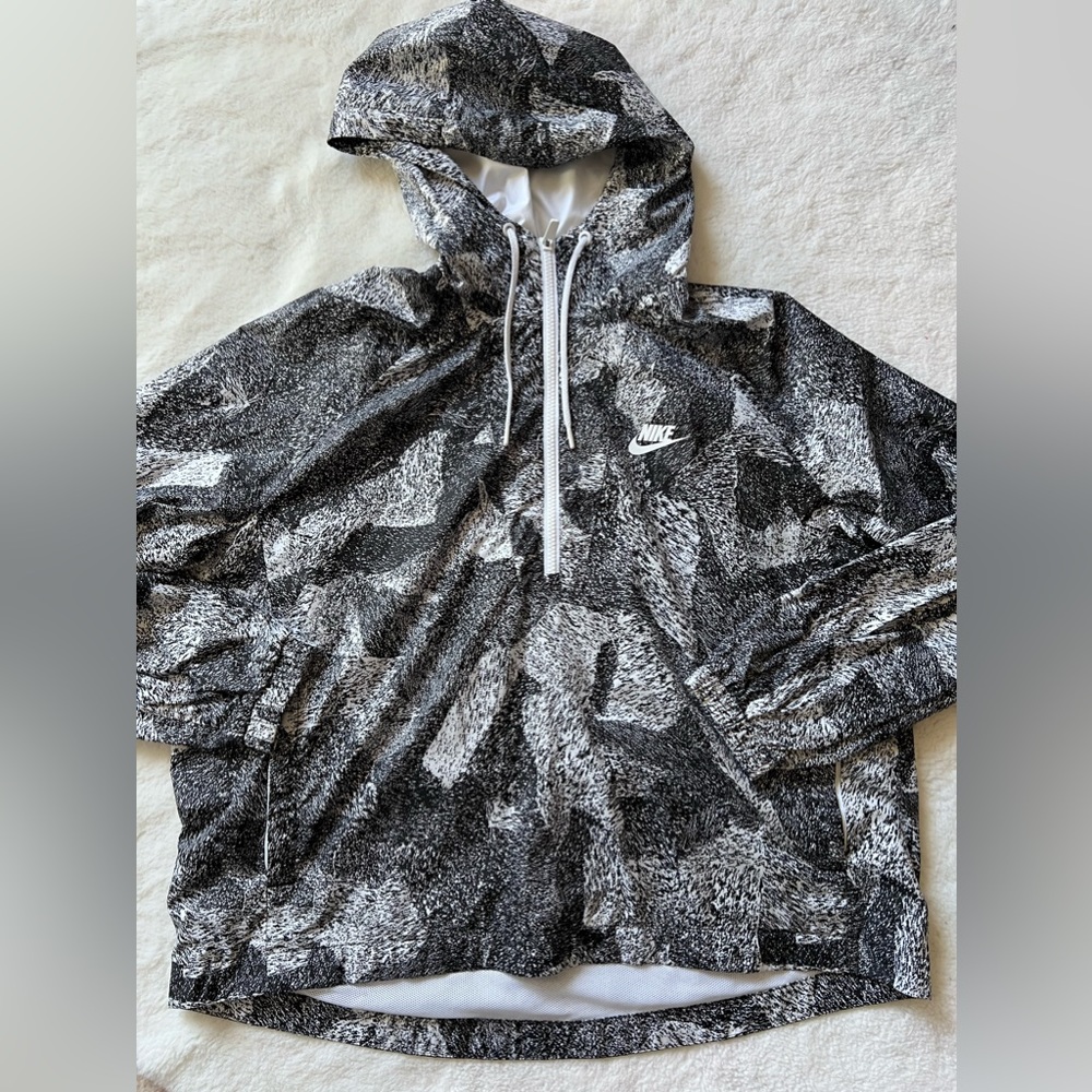 Nike | Women’s Running Windbreaker | M